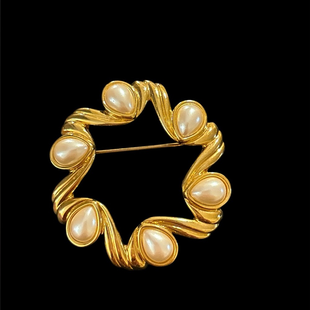 Vintage Monet gold tone faux pearl wreath brooch signed